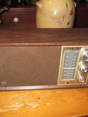 Vtg Realistic MTA- 8 woodgrain AM FM portable works